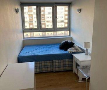 Youngs Court, Charlotte Despard Avenue, London, SW11 - Photo 2