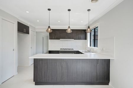 41 Belvedere Drive, Pakenham VIC 3810 - House For Rent | Domain - Photo 2