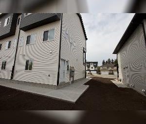 3 Bed 2.5 Bath Dbl Garage Balcony Townhouse For Rent Leduc - Photo 2