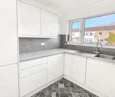 4 bedroom end of terrace house to rent - Photo 5