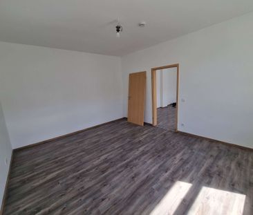 JETZT ins neue zu Hause - teilsanierte 3-Raum-Wohnung im 2.OG - Aue... - Photo 4