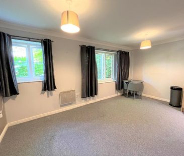 2 bedroom ground floor flat to rent - Photo 2