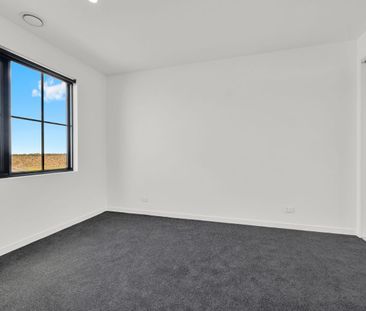 Brand-New Modern Family Home in Prime Sunbury Location - Photo 6