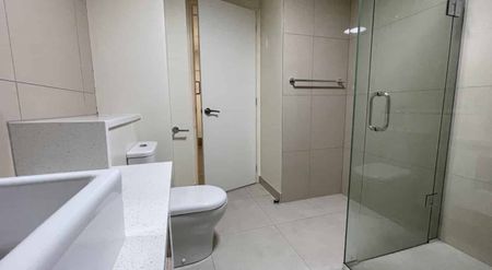 Handy Location 1 Bedroom Apartment - Photo 4