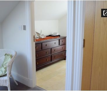 Cute room to rent in 4-bedroom house in Terenure, Dublin - Photo 3