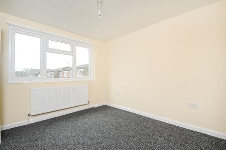 4 bedroom end of terrace house to rent - Photo 5