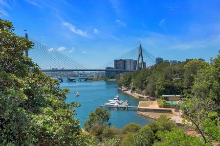 Ground floor dog friendly studio apartment with a view over Blackwattle Bay - Photo 4