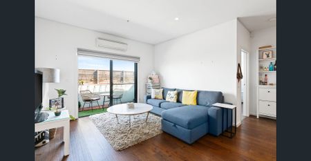 Spacious, sun-lit apartment in Murrumbeena - Photo 2