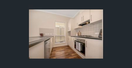 WELL PRESENTED & MAINTAINED COURTYARD HOME IN GREAT CONVENIENT LOCATION - Photo 4