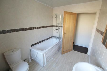 4 bedroom terraced house to rent - Photo 3