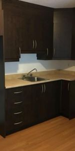 Logement 31/2 à l’étage Bromont, laveuse, secheuse, remise et stationnement privé inclus - 5 minutes du Sommet !!! Venez visiter!!!! - Photo 4
