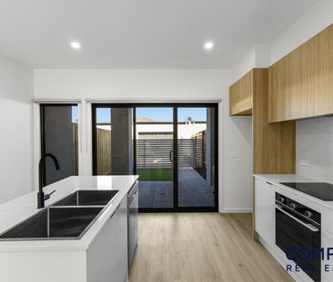 41 Cloverfield Crescent, Wollert VIC 3750 - Townhouse For Rent | Do... - Photo 5