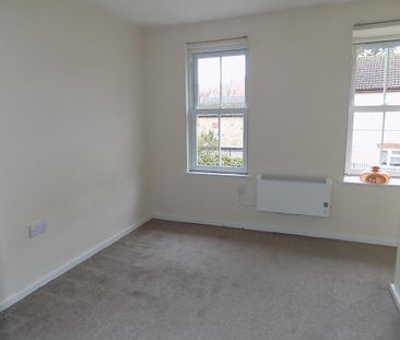 2 bedroom end of terrace house to rent - Photo 2