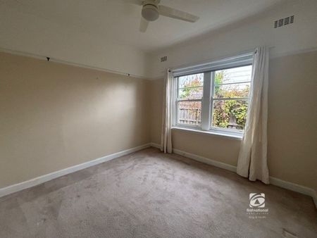 CHARMING & COMFORTABLE! - Photo 3