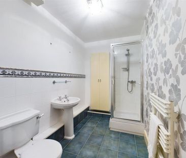 2 bedroom ground floor flat to rent - Photo 3