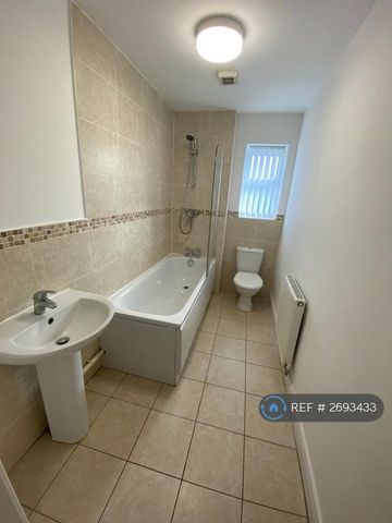 2 bedroom flat to rent - Photo 5