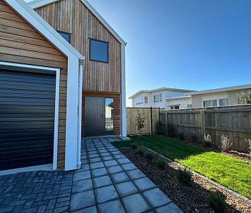 NEW 3BR Townhouse in Hutt Central with Garage - Photo 1