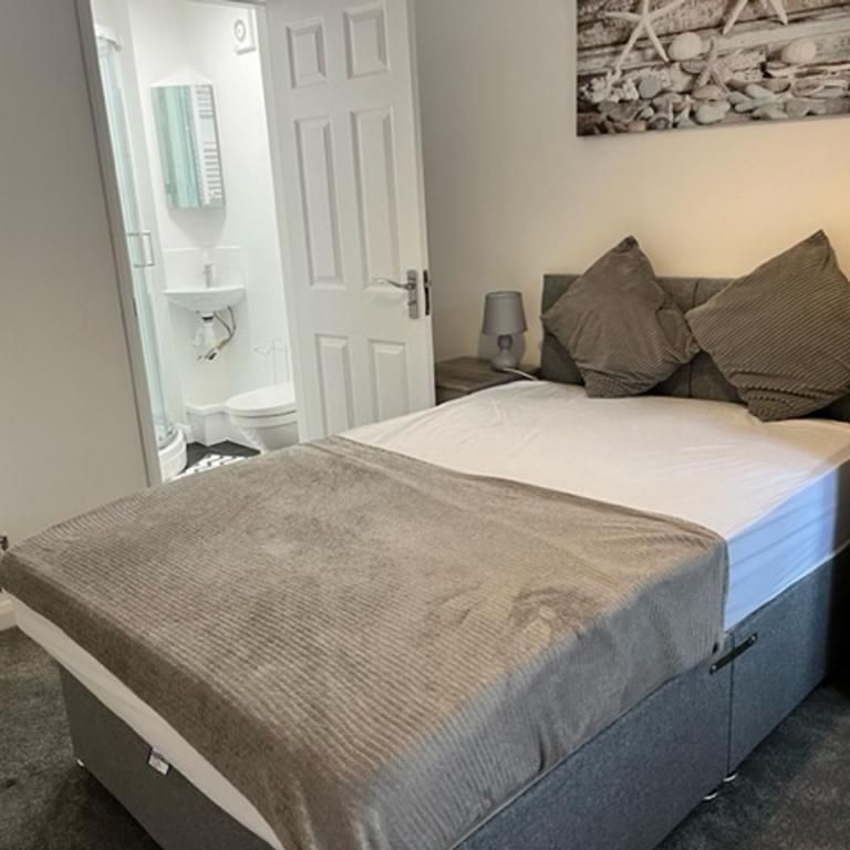 1 bedroom in a house share to rent - Photo 1