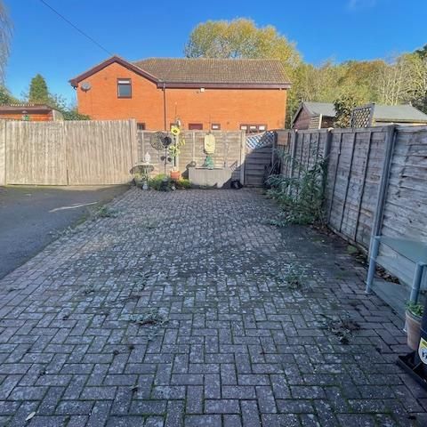 2 bedroom ground floor flat to rent - Photo 1