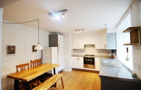 2 Bed Flat - Ground Floor - Photo 3