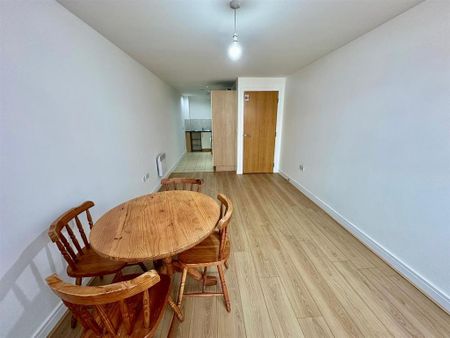 1 bedroom flat to rent - Photo 2