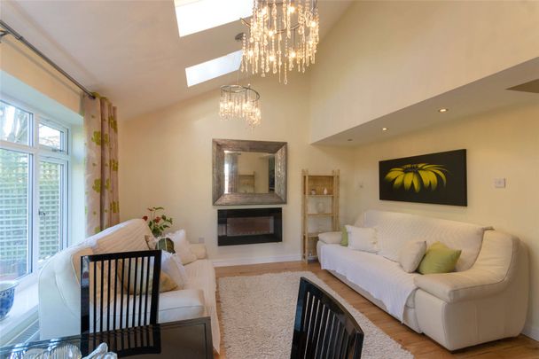 9, Mitford Place, Gosforth, Newcastle Upon Tyne, NE3 3PQ - Photo 1