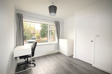 4 Bed Terraced House, Colton Gardens, N17 - Photo 4