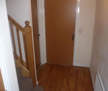 4 bedroom semi-detached house to rent - Photo 2