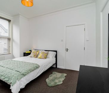 Room in a Shared House, Brading Road, BN2 - Photo 2