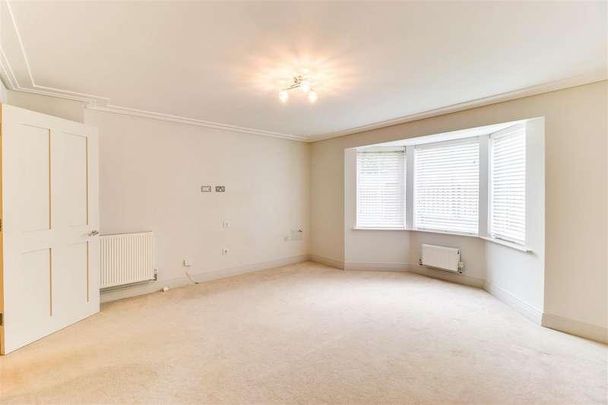 Agraria Road, Guildford, GU2 - Photo 1