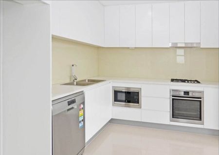 Strathfield - Photo 2