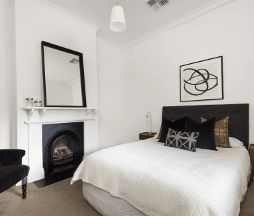 Charming and Convenient Two Bedroom Stone Cottage Close to the City - Photo 6