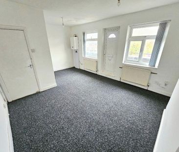 3 bedroom flat to rent - Photo 2