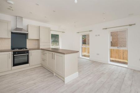 2 bedroom flat to rent - Photo 5