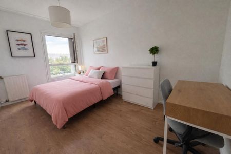Location Appartement 4 pièces Meublé 82m² TALENCE 33400 - Photo 3