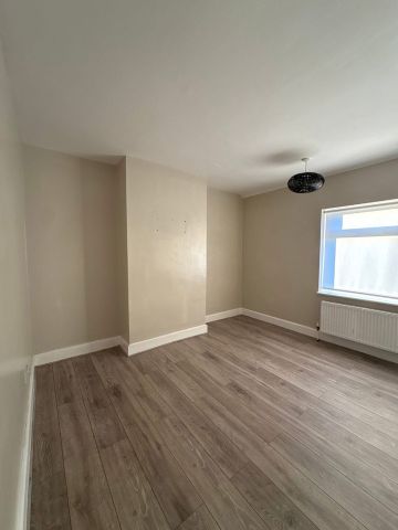 3 Bed Semi-Detached House, Burnie Avenue, L20 - Photo 4