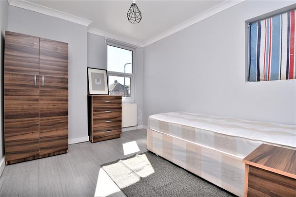 1 bedroom in a house share to rent - Photo 1