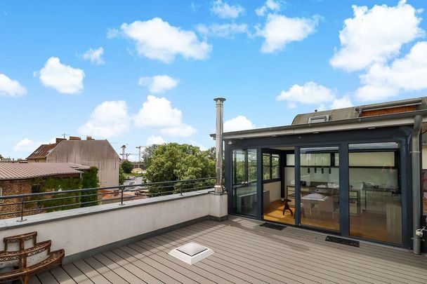 Altbau meets Moderne: Möblierte Wohnung mit Dachterrasse für zeitgemäßen Lifestyle - Photo 1