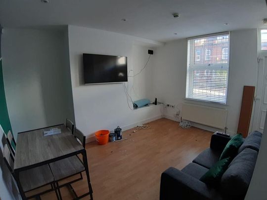 4 bedroom terraced house to rent - Photo 1