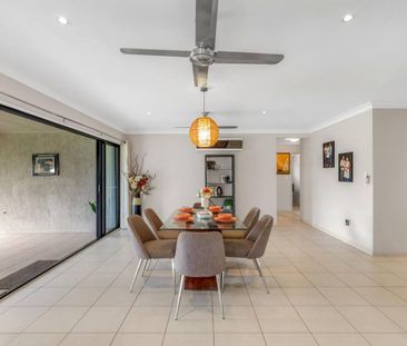SENSATIONAL LIVING SPACE....SIZE & QUALITY - Photo 6
