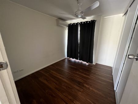 Fully Fenced Three Bedroom Home - Photo 4