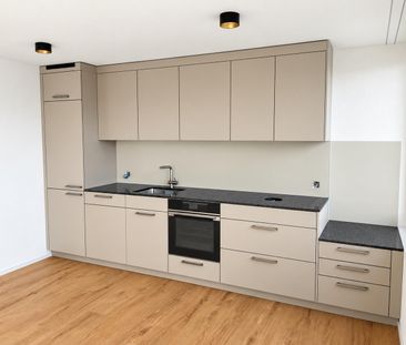 3.5-Zimmer-Wohnung - sonnig, grosszügig und mit Weitblick / 2.2 - Photo 3