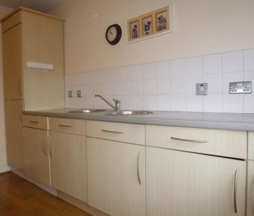 2 bedroom flat to rent - Photo 5