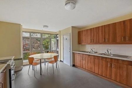 5 bedroom flat share to rent - Photo 4