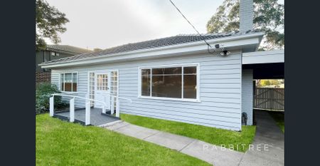 Stunning Family Home in Glen Waverley - Unfurnished. - Photo 2