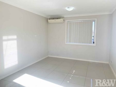 Tidy 2 bedroom granny flat - Photo 3