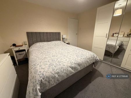 3 bedroom semi-detached house to rent - Photo 2