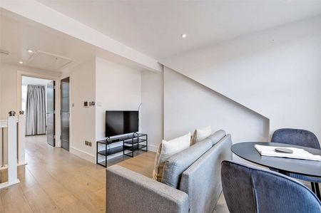 A modern top floor one bedroom apartment with off-street parking in the heart of Windsor town. - Photo 2