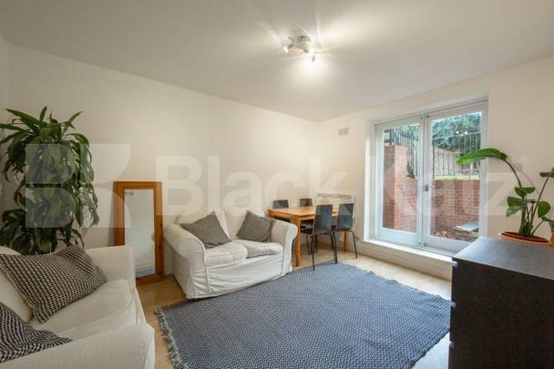 Generously Sized 4-Bedroom Home Moments from Camden & King’s Cross - Photo 1