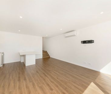 Modern Two Bedroom House - Photo 1